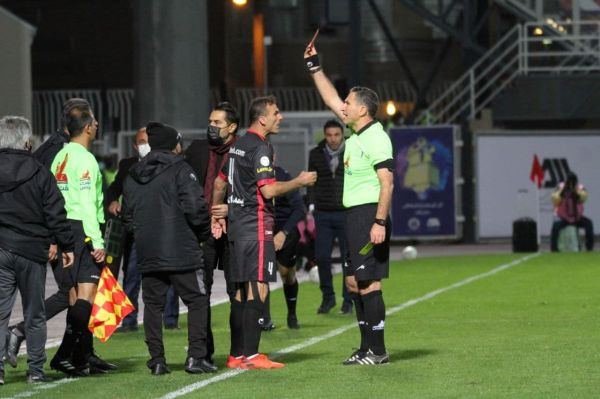 اشکهای داور با تجربه لیگ برتر در روز قهرمانی فولاد عکس