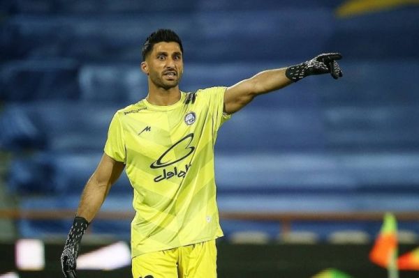 عکس یادگاری رشید با جامهای سپاهان