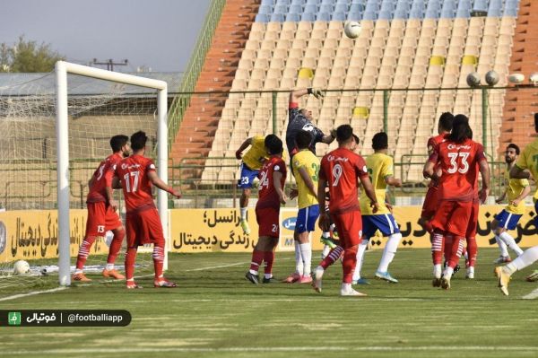  صنعت نفت یک - تراکتور صفر  تراکتور در آتش نفت سوخت  علی منصور پیش به سوی بالای جدول