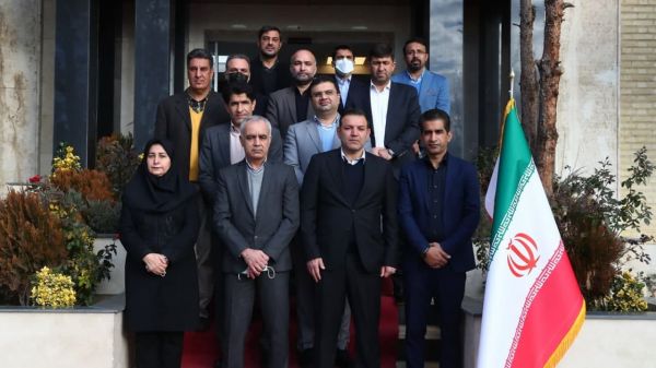 سوال روز دلیل تقاضای هیات رییسه برای حضور نماینده ای اف سی در تهران چیست