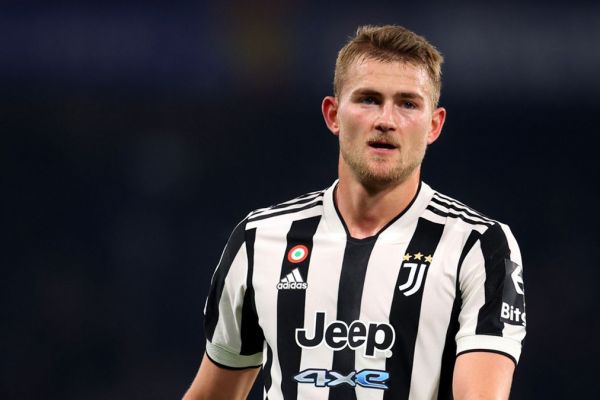 چلسی و بارسلونا برای جذب مدافع ملیپوش بیانکونری رقابت میکنند