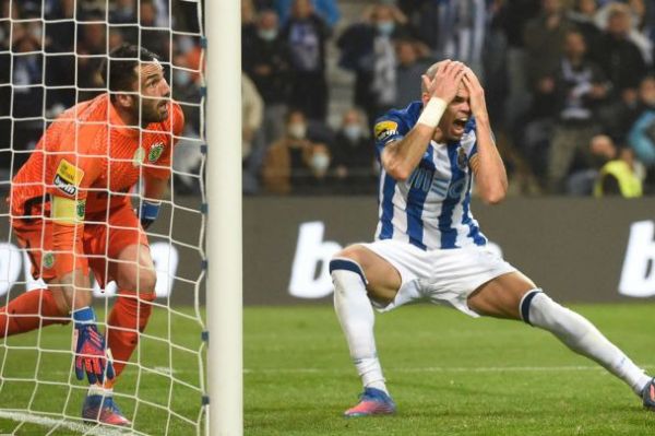  جریمه سنگین در انتظار مدافع خشن پورتو  شاید دو سال