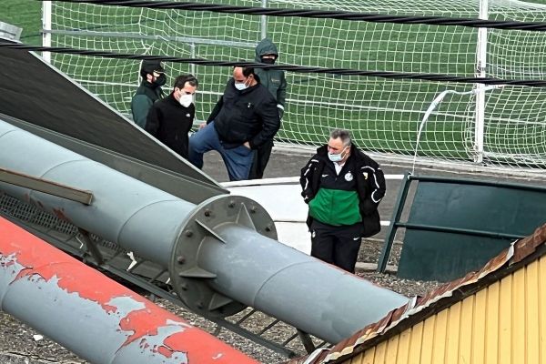 حادثه ناگوار در فوتبال اسپانیا مرگ به علت سقوط نورافکن