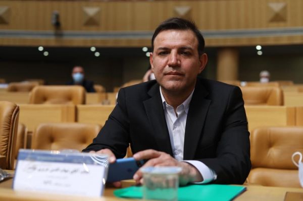 خروج اجباری عزیزی خادم هنگام آغاز رای گیری هیات رئیسه