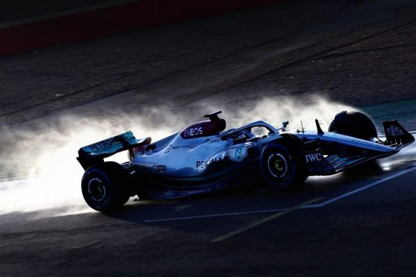  بازگشت همیلتون با تست ماشین جدید مرسدس  عکس