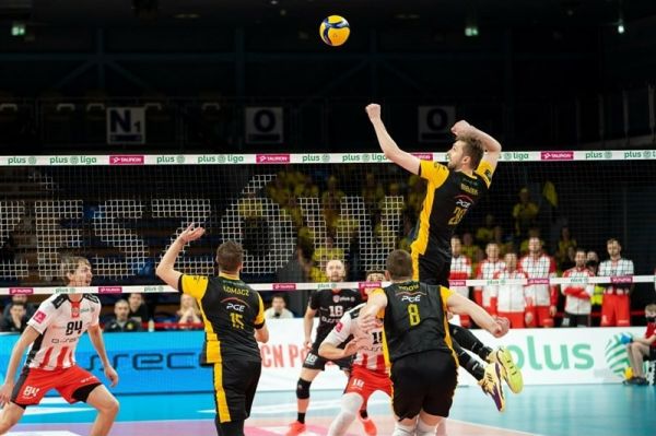  لیگ والیبال لهستان  پیروزی دشوار یاران عبادی‌پور در ژشوف