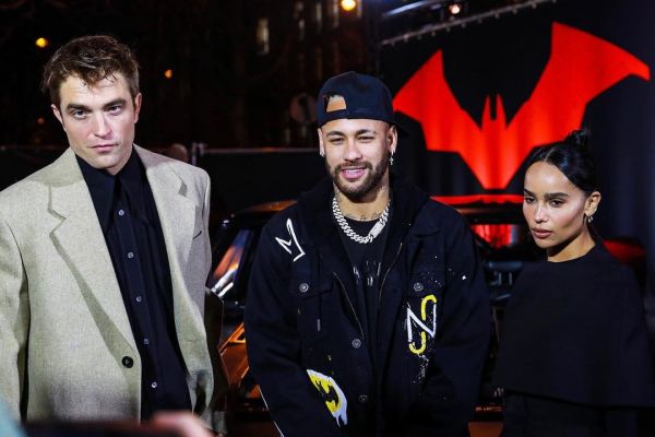 عکس؛ نیمار سوار بر خودروی بتمن