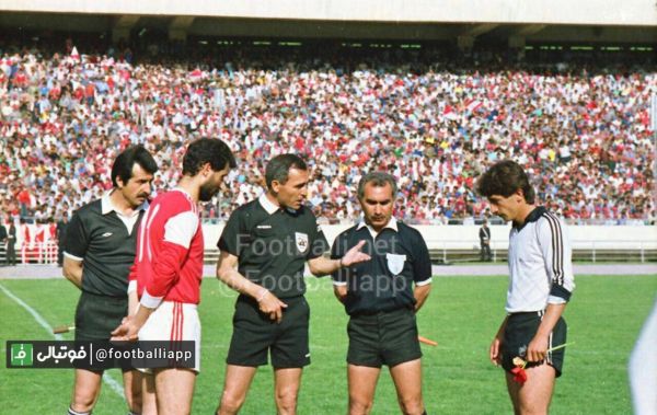  نوستالژی  امیرقلعه نویی کاپیتان ۲۴ ساله شاهین و محمدمایلی کهن کاپیتان ۳۲ ساله پرسپولیس در مراسم آغاز بازی دو تیم در اردیبهشت ۱۳۶۶ که با دوگل کریم باوی به سود شاهین خاتمه یافت