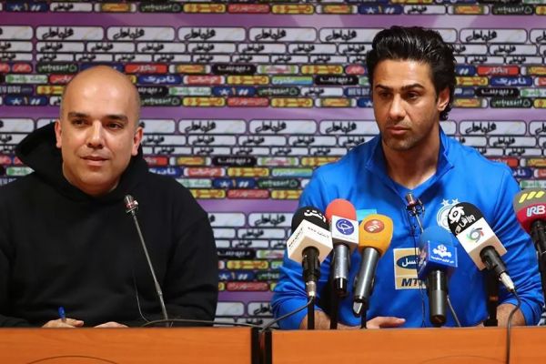  نوری‌فر  با دست گل می‌زنند، به داوری معترضند