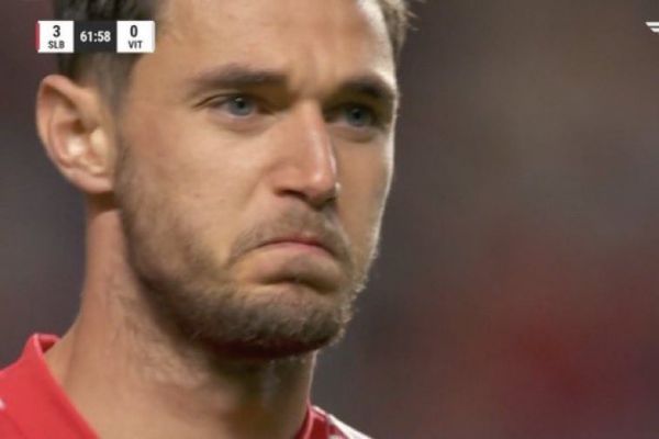  عکس؛ اشک‌های بازیکن اوکراینی بنفیکا پس از تشویق هواداران