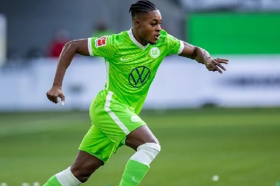 تماس بایرنمونیخ با مدیر برنامههای ستاره خط دفاعی وولفسبورگ