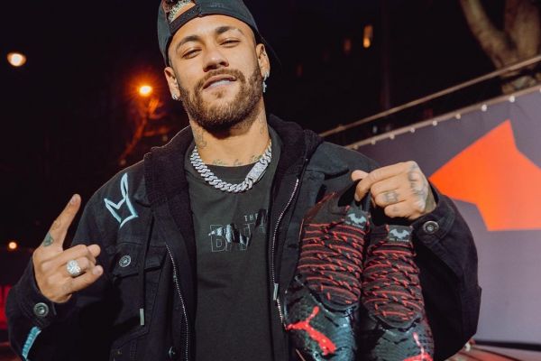 رونمایی نیمار از کفشهای «بتمنی» جدیدش