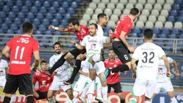  حاشیه بازی ذوب‌آهن و پدیده  شاکیان و طلبکاران مانع از حرکت اتوبوس تیم مشهدی