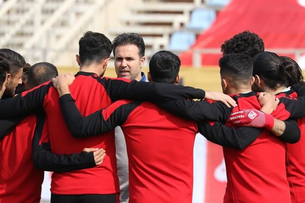 حاشیه بازی تراکتور و سپاهان حضور تماشاگر در ورزشگاه حلقه اتحاد نصرتی با تراکتوری ها