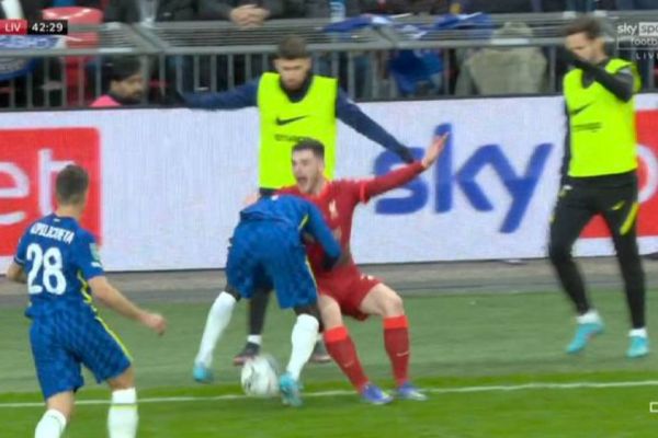  وایرال شدن حرکت کانته که فوتبال را با راگبی اشتباه گرفت