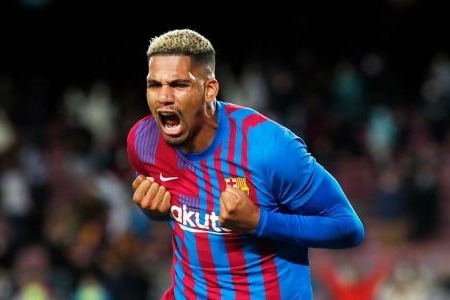 اطمينان سران بارسلونا از تمدید قرارداد ملیپوش اروگوئهای این تیم