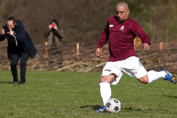  عکس؛ بازگشت روبرتو کارلوس به فوتبال و گلزنی برای تیم انگلیسی