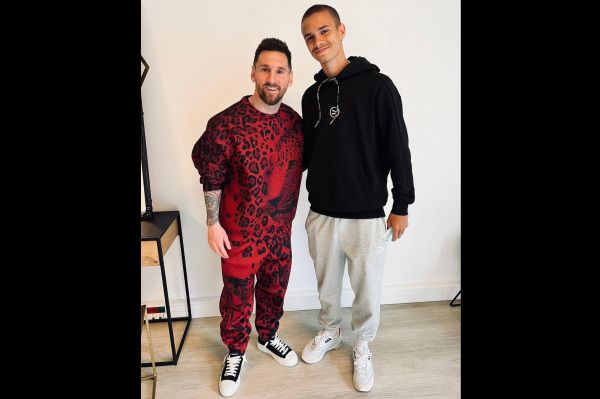  لباس قرمز رنگ و وایرال‌شده مسی چقدر قیمت دارد