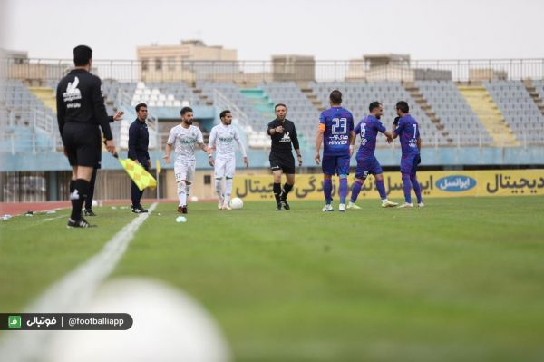 حاشیه دیدار آلومینیوم و هوادار اعتراض شدید عنایتی به ناظر بازی