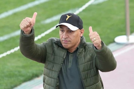 حاشیه دیدار نفت آبادان - پرسپولیس عکس یادگاری منصوریان با پرسپولیسیها و درگیری لفظی رضاییان و بیت سعید