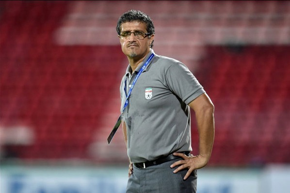 قنبرپور پرسپولیس مقابل صنعت نفت در حد و اندازههای خودش نبود نمیدانم چرا لک عملکرد نامتعادلی دارد