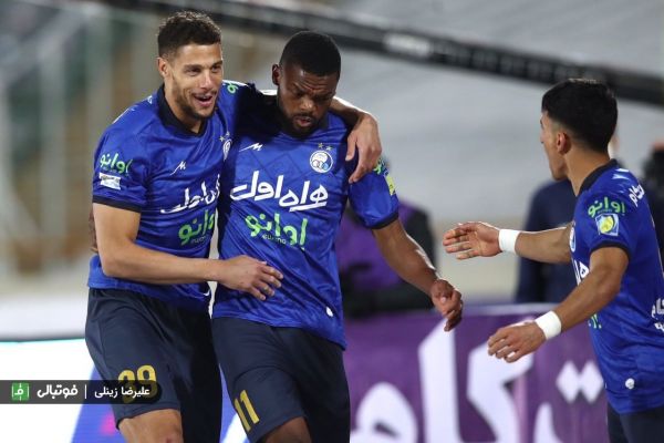 فرزامی استقلال قهرمان لیگ است هنوز خط دفاعی جا نیفتاده است