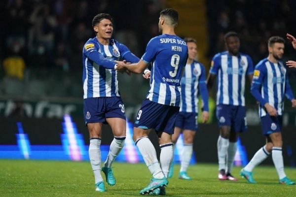  مهدی طارمی در ترکیب ابتدایی پورتو مقابل لیون