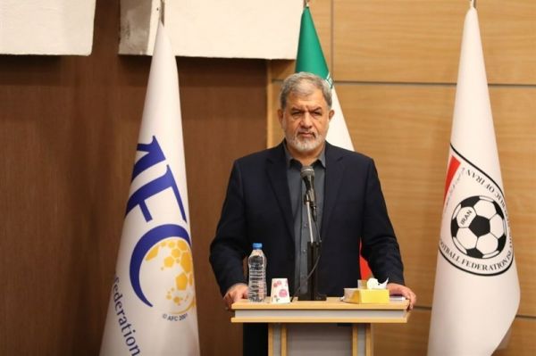  عباسی  تعلیق کمیته صدور مجوز حرفه‌ای ربطی به دوره ما ندارد و آبروریزی نیست   به افراد «دست به تلفن» توجهی نداریم