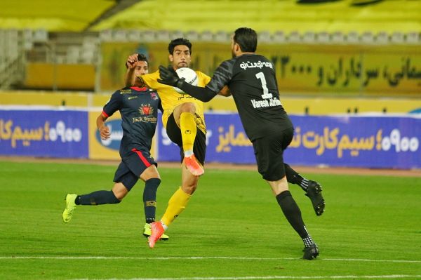 نساجی یک - سپاهان 3 سه امتیاز به حساب زردها برای عبور از ۴۰ محرم، مچ ساکت را خواباند