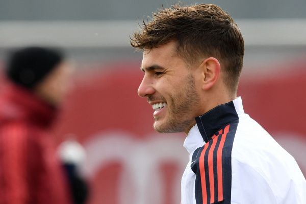  مدافع فرانسوی گزینه منچستریونایتد برای تقویت خط دفاع