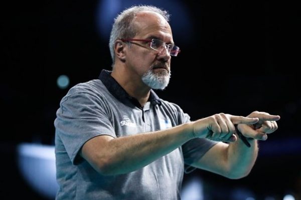  سرمربی حریف تیم ملی والیبال ایران تمدید کرد