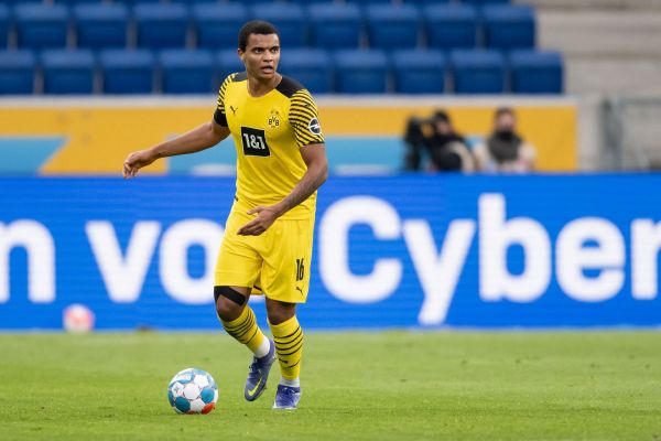 منچستریونایتد برای تقویت خطدفاع به مدافع دورتموند نیاز دارد