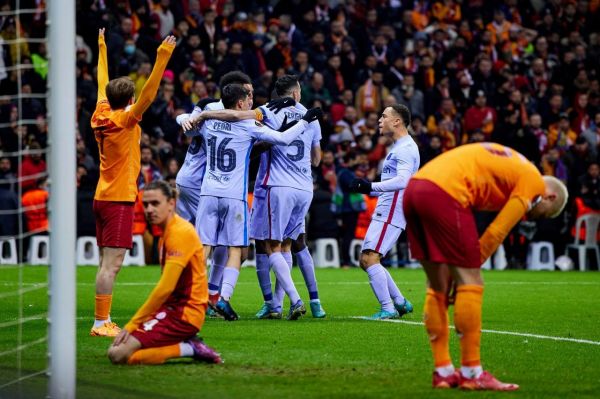  کامبک بارسلونا در استانبول؛ صعود شاگردان ژاوی پیش از ال‌کلاسیکو