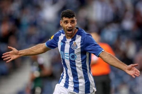 ستاره تیم ملی بهترین بازیکن ماه پورتو شد عکس