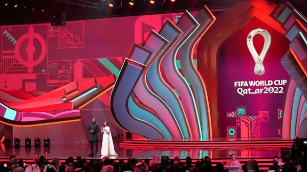 تشکر ویژه خبرنگاران کشورهای مسلمان از مجریان زن قرعهکشی جام جهانی عکس