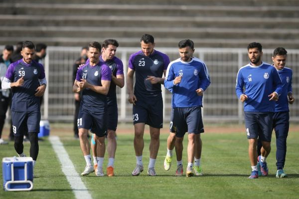  استقلال با تمام قوا مقابل پیکان قرار می‌گیرد