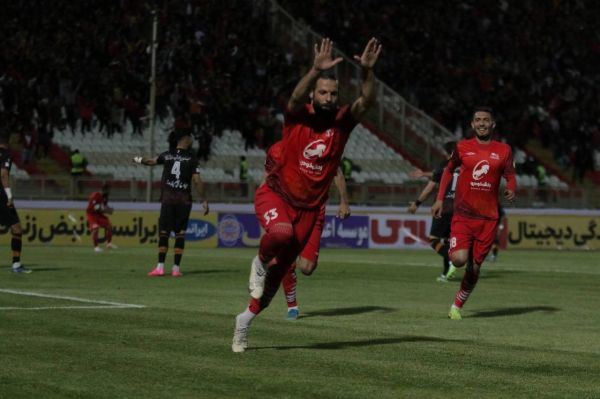 تراکتور یک - مس صفر سال نو و برد نو با ساغلام، تحویل شد تیکی تاکا زیر چرخهای تراکتور