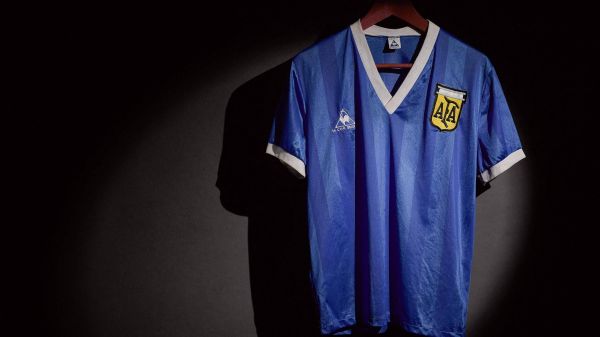  ادعای دختر مارادونا  پیراهن چهار میلیون پوندی اشتباهی است