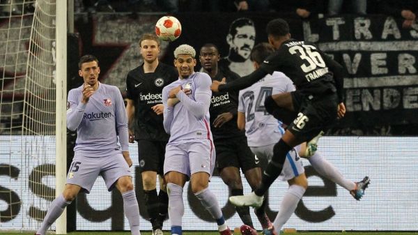  تساوی دشوار بارسلونا مقابل آینتراخت فرانکفورت؛ همه‌چیز به نیوکمپ کشیده شد