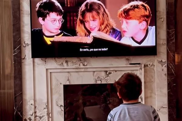 عکس بامزهای که همسر مسی از هری پاتر دیدن پسرش منتشر کرد