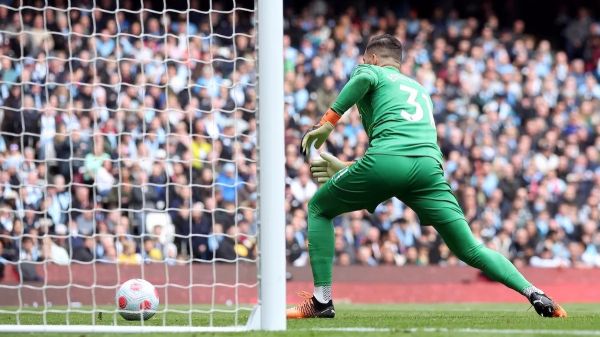 وایرال شدن پاس ریسکی دروازهبان منچسترسیتی روی خط دروازه