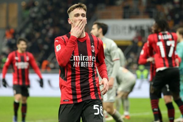  وینگر بلژیکی میلان از دوستی با ژیرو گفت  برایش خانه گرفتم و معلم زبان او شدم