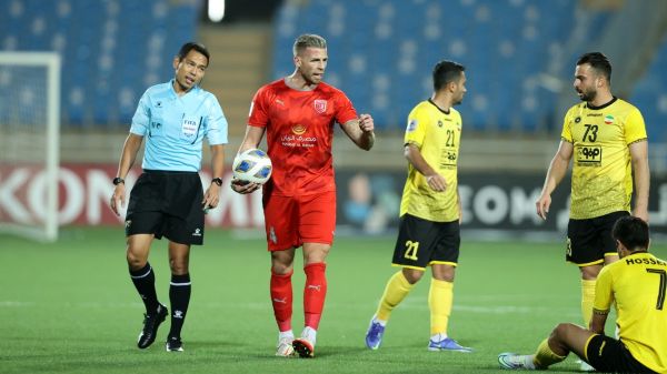  مدافع سابق تاتنهام علیه دومین برد متوالی سپاهان