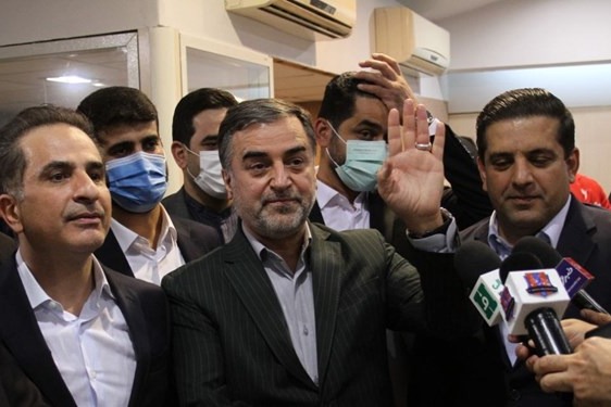  حضور استاندار مازندران در رختکن نساجی پس از پیروزی مقابل استقلال