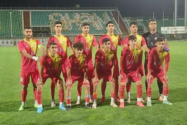 حواشی دیدار تیمهای نوجوانان فولاد - ذوبآهن؛ از تکرار ضربه پنالتی و خاموشی اسکوربرد تا زیر سرم رفتن دروازهبان فولاد