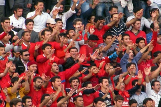 حاشیه بازی نساجی و مس کرمان ورزشگاه آزادی به رنگ مازندران درآمد تأخیر دو تیم برای ورود