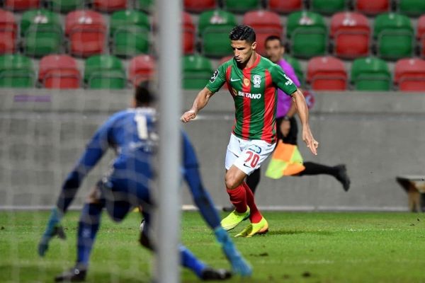 درخشش علیپور در دربی ایرانیها مهاجم سابق پرسپولیس بهترین بازیکن شد