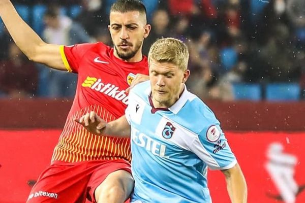 مصاف کایسریاسپور مقابل آنتالیااسپور با حضور حسینی عکس