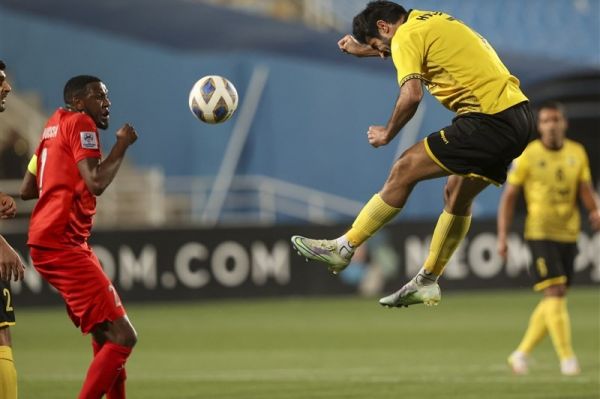  الدحیل ۵ - سپاهان ۲  تعبیر جمله  نزنی می خوری    سپاهان تمام کننده نداشت و حذف شد