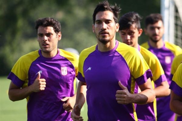  حاتمی  روانخواه مرا کنار گذاشت تا بازیکنی با ۸ کیلو اضافه وزن را بیاورد  چطور هنوز سرمربی سایپا است